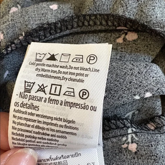 XS/PP Cotton On Pink Roses on Black Puff Sleeve Dress - Picture 8 of 9